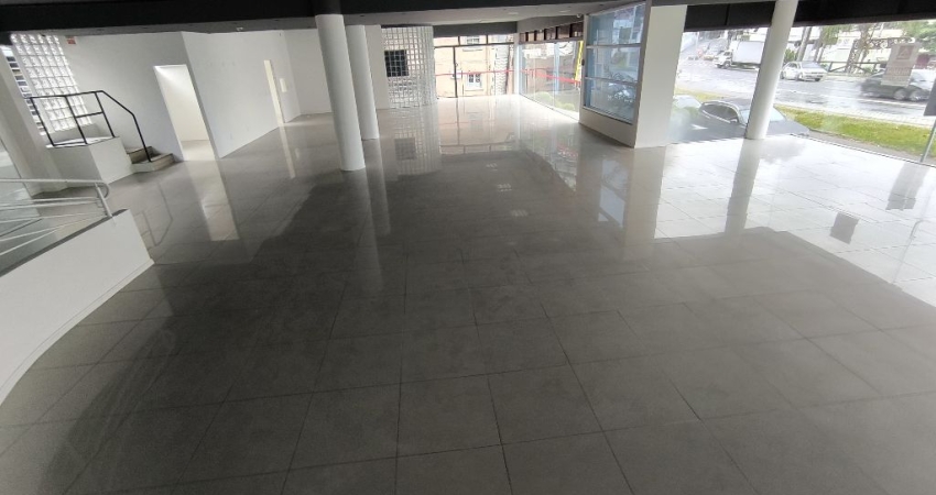 Alugo Sala Comercial com 330m², Bairro Victor Konder