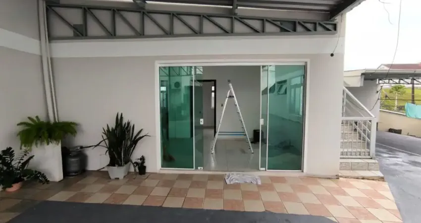 Alugo Casa semi Mobiliaria com 02 Quartos, Bairro Velha - Blumenau