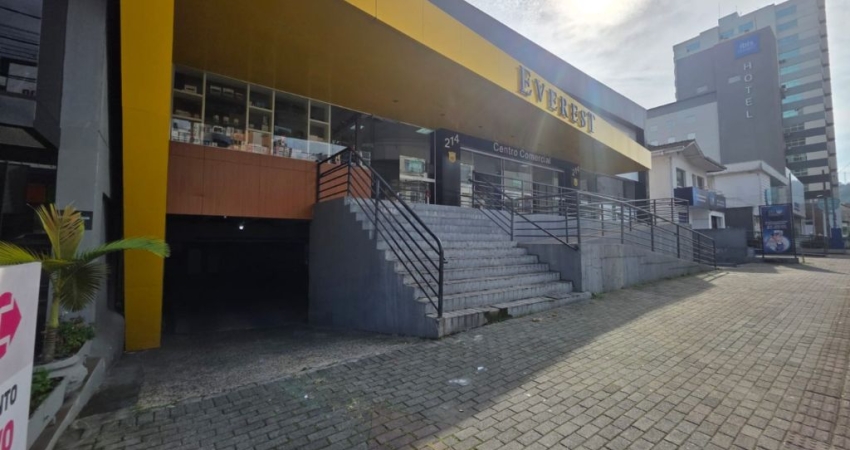 Prédio Comercial no Centro de Blumenau: Uma Oportunidade Única!