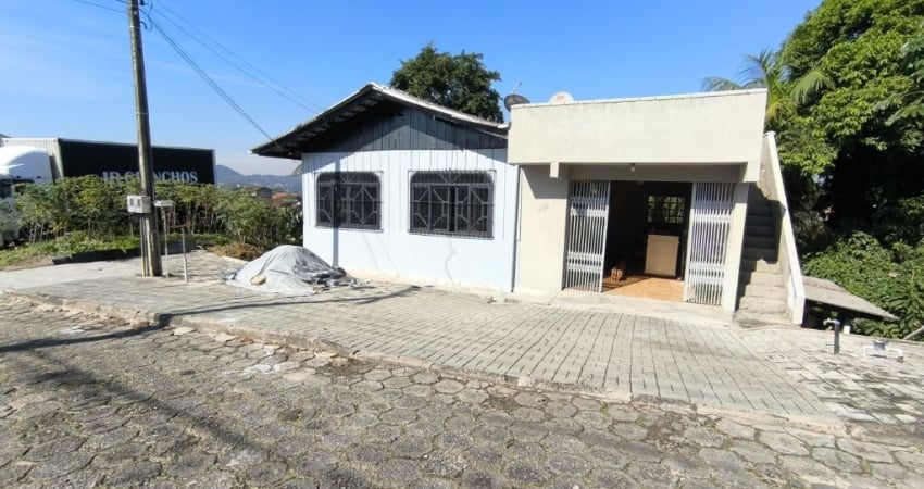 Aluga-se Casa com 02 Quartos - Bairro Fortaleza