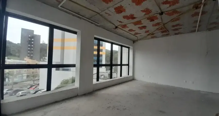 Vendo Sala Comercial em Centro Integrado - Bairro Garcia