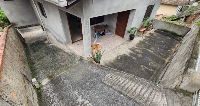 Casa Ampla com 2 Moradias Independentes e 3 Vagas - Bairro Fortaleza