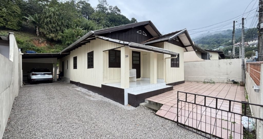 Ampla casa para locação no bairro Valparaiso em Blumenau!