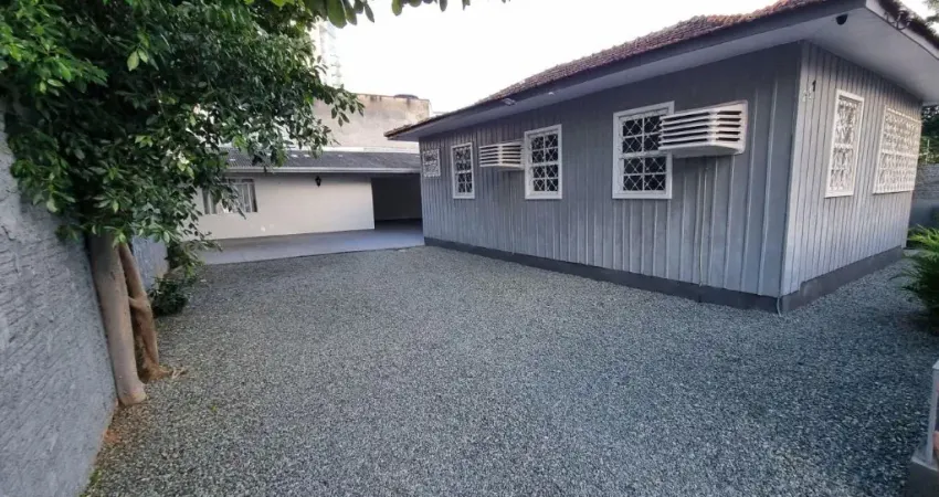 Alugo Ampla Casa 04 Quartos, na Barra Sul - Balneário Camboriú
