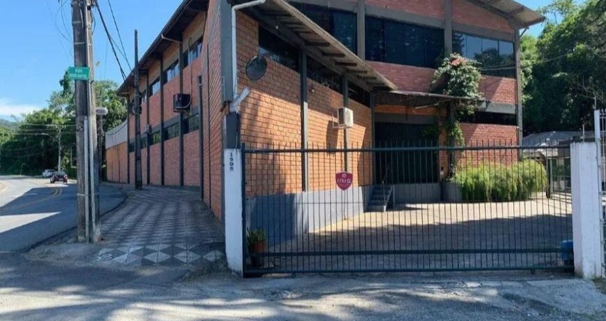 Alugo Ótimo Galpão com 1.000m², Bairro Velha - Blumenau