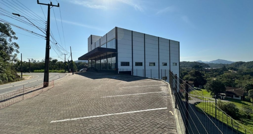 Alugo Amplo Galpão, Novo, 3200m² - Bairro Encano, Indaial