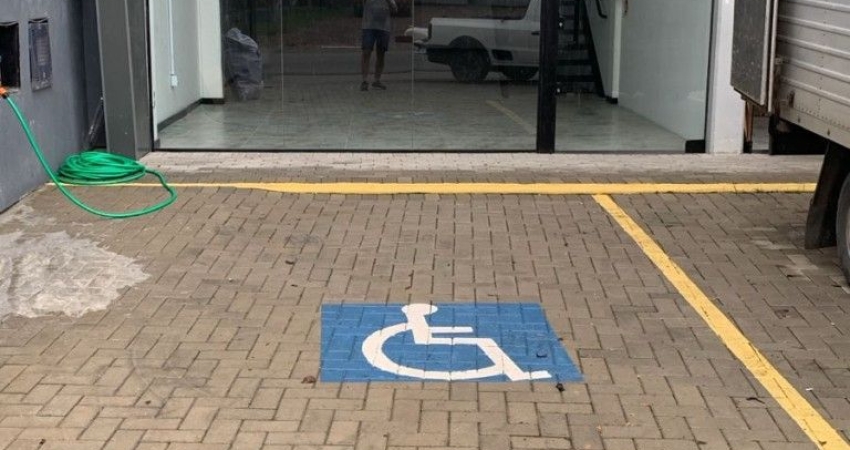 Alugo Sala Comercial com 132 m², Bairro Jardim Maluche - Brusque