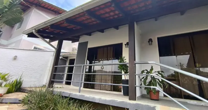 Vendo Casa Ampla e Versátil com Potencial para Kitnets - Bairro Tribess, Blumenau/SC