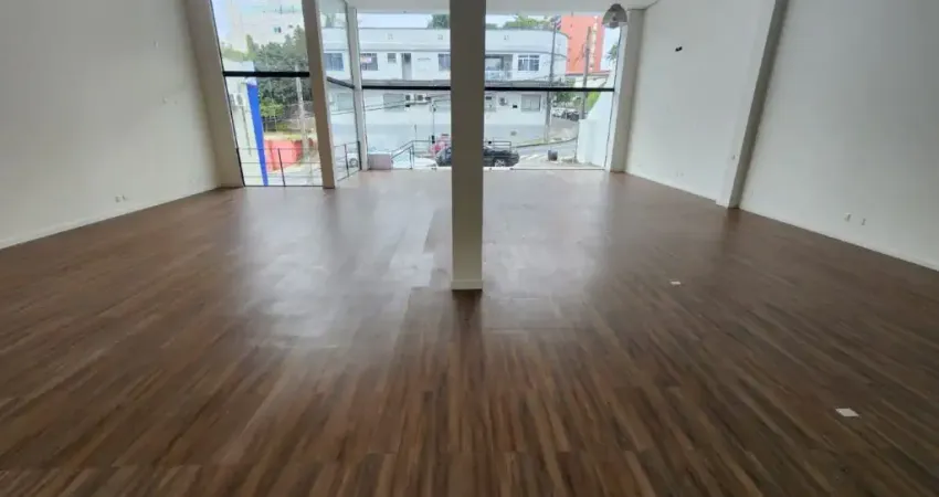 Alugo Sala Comercial com 300m², Vitrine ampla e Pé direito Alto - Vila Nova Blumenau SC