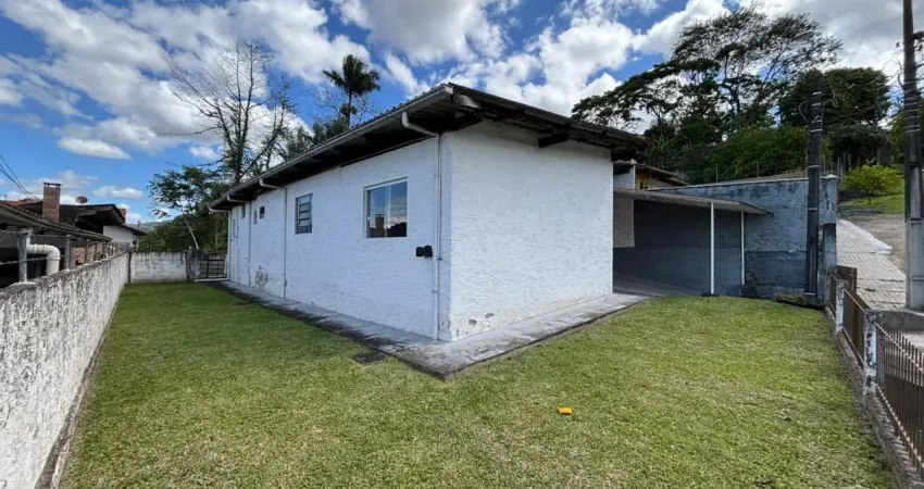 Vendo casa térrea com 4 quartos e quintal- na escola agrícola