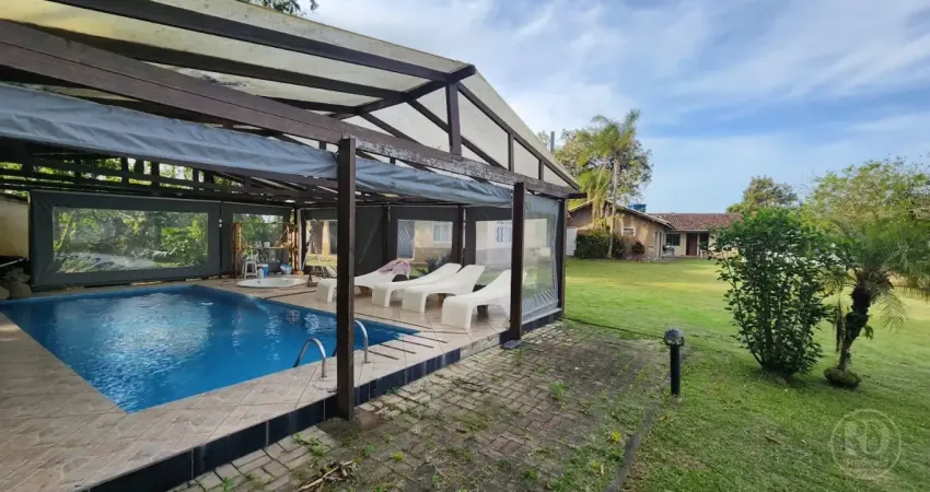 Casa c/ 5 suítes e piscina coberta. totalmente mobiliada para aluguel!