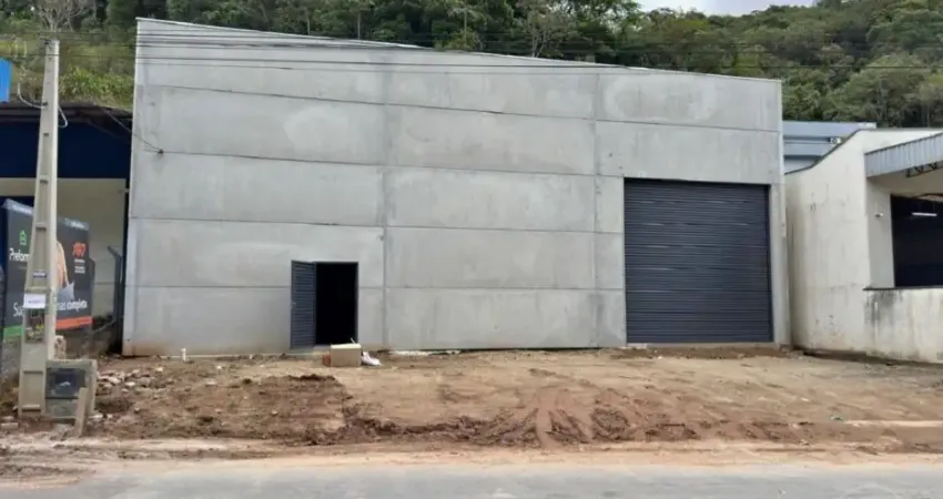 Galpão com pé direito alto para locação no bairro azambuja em brusque