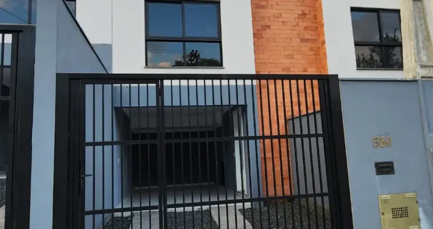 Sobrado tríplex semi mobiliado para locação no bairro escola agricola.