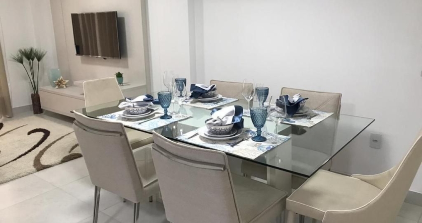 Apartamento completamente decorado com móveis de alto padrão.