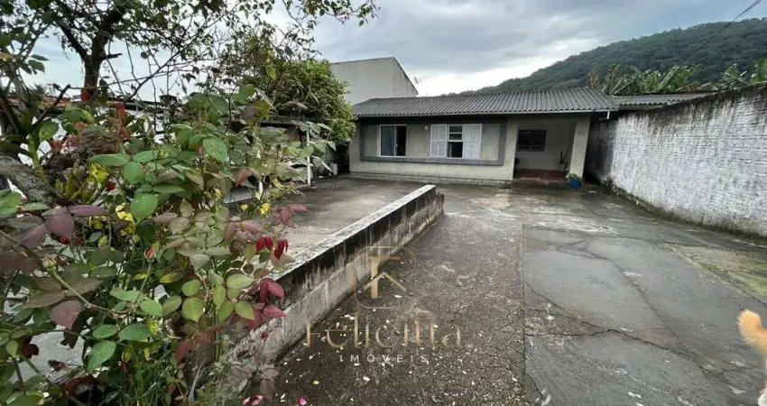 Casa com 3 quartos à venda na Rua Valmir Gualberto de Oliveira, Forquilhinhas, São José