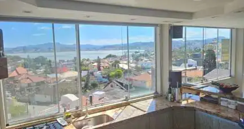 Vista belíssima com por do sol! Cobertura à venda no Abraão com 4 dorm.