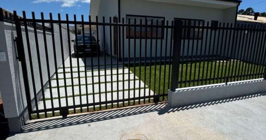 Casa à venda pronta para morar! 3 dorm. amplo quintal e passagem lateral. Aceita financiamento