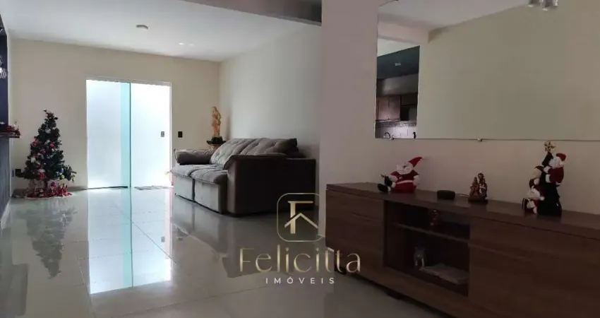 Casa Á venda com 03 dormitórios 01 suíte no bairro Madri em Palhoça/SC