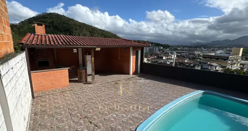 Casa à venda com 03 dormitórios, sendo 1 suíte, em Potecas, São José/SC.