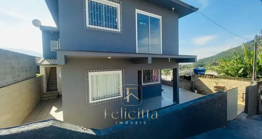 Casa com 04 dormitórios em Biguaçu!
