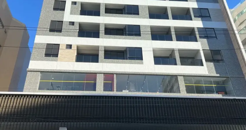 Oportunidade de prédio novinho a pouco metros da praia