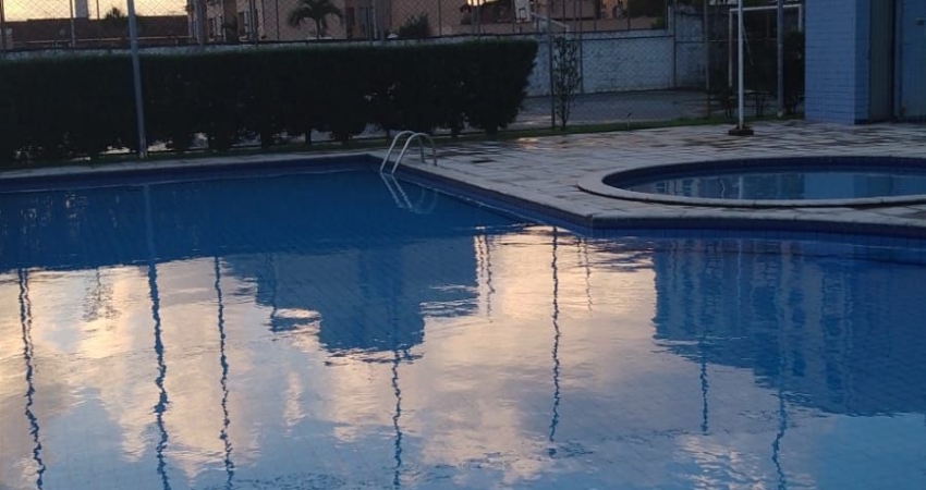 Alugo apartamento no Residencial Porto Alegre, com 02 quartos no Antares