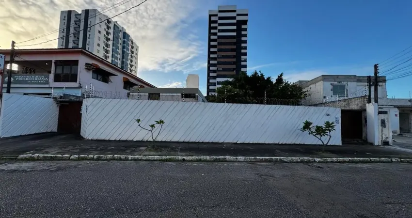 Casa com 4 quartos para alugar na Rua Oldemburgo da Silva Paranhos, 258, Farol, Maceió