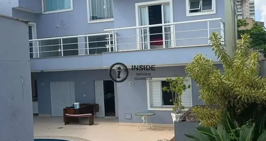 Casa com piscina e 6 suítes na praia da enseada