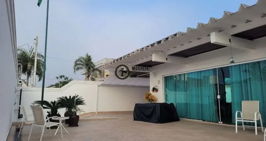 Casa Térrea a venda com 3 suítes a 120m da praia