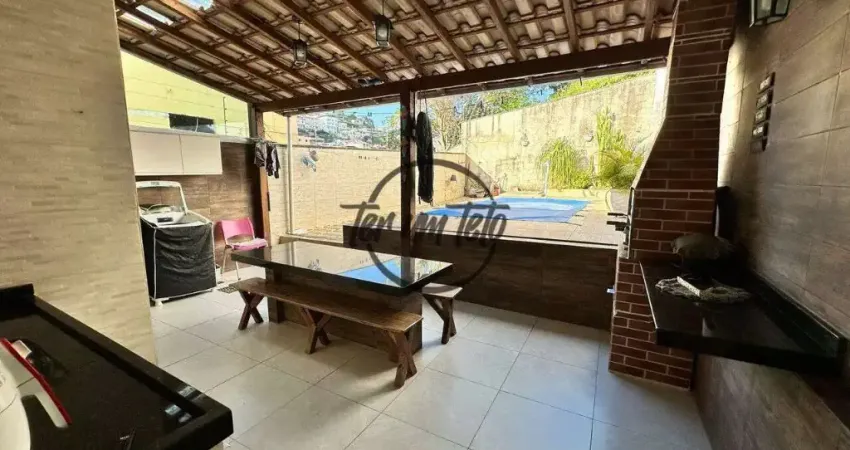 Casa à Venda com Piscina e Área Gourmet – 3 Quartos e 4 Vagas | Bairro Tranquilo e Próximo ao Comércio.