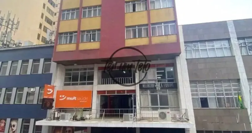 Apartamento 2 quartos semi-mobiliado no Calçadão da Rua Halfeld – Vista livre e excelente localização!!