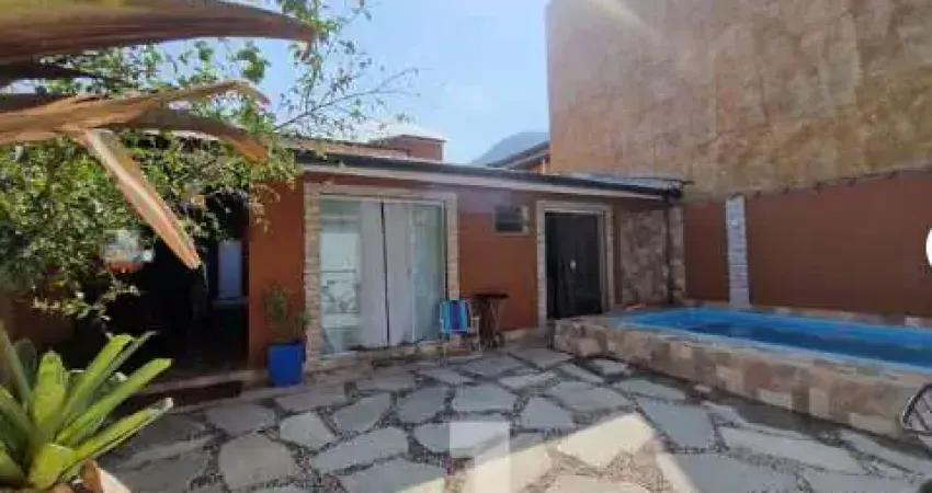 Casa à Venda - Maresias, São Sebastião - 150m2  - 8 Quartos - a 400 metros da praia