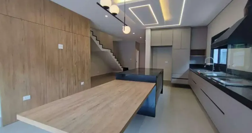 Sobrado de alto padrão à venda com 196 m², 3 quartos, 5 banheiros, 4 vagas de garagem e piscina, localizado no condomínio lazuli club