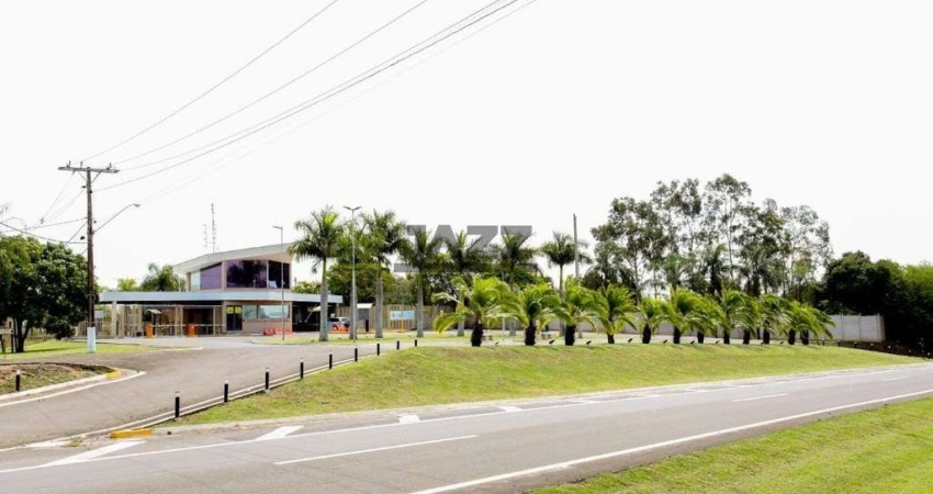 Casa de alto padrão à venda, com 1200m² de terreno, 4 quartos, 4 banheiros e piscina, no Condomínio Colinas do Piracicaba