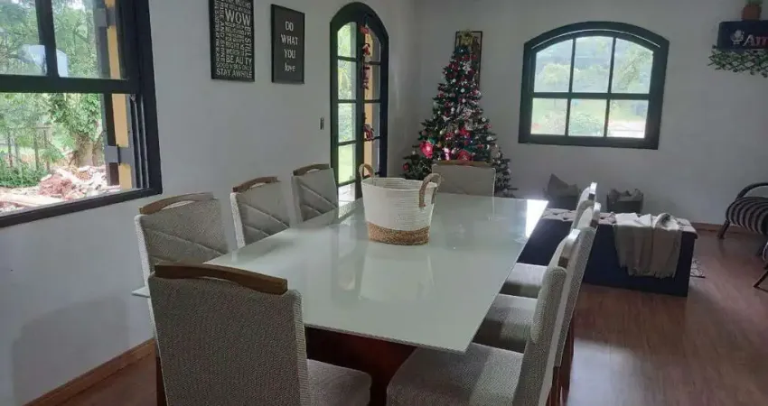 Casa à Venda - Condomínio Portal dos Nobres em Atibaia - 240 M2