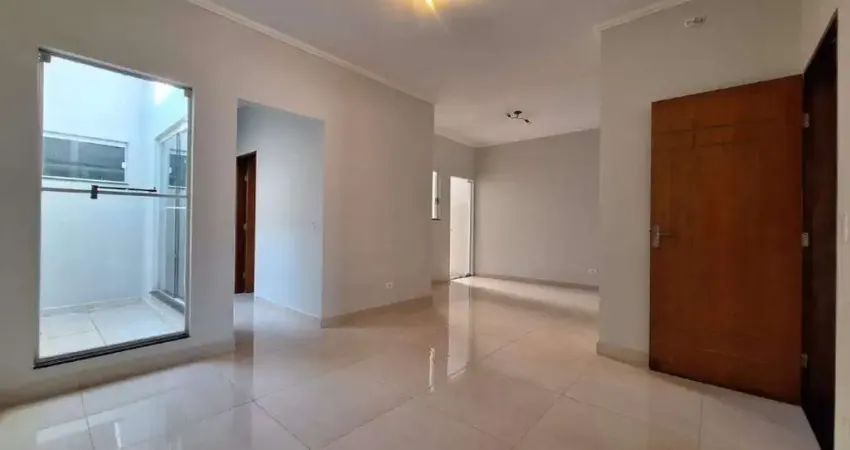 Casa à venda de 175m², com 3 quartos, sendo 1 suíte, 2 banheiros e 2 vagas de garagem no bairro Alto do Taquaral