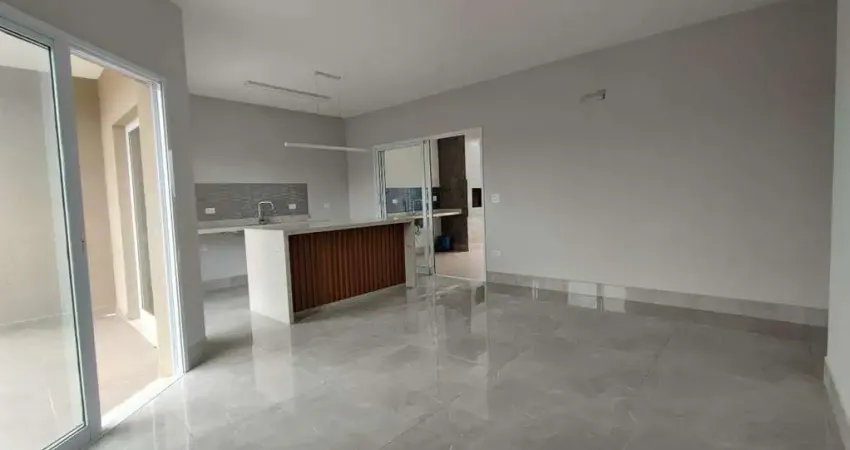 Casa à venda de 179,8m², com 3 quartos, 4 banheiros, piscina e 4 vagas de garagem no condomínio soleil
