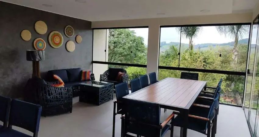 Espetacular Casa à Venda em Atibaia com 380m2  - 5 Quartos
