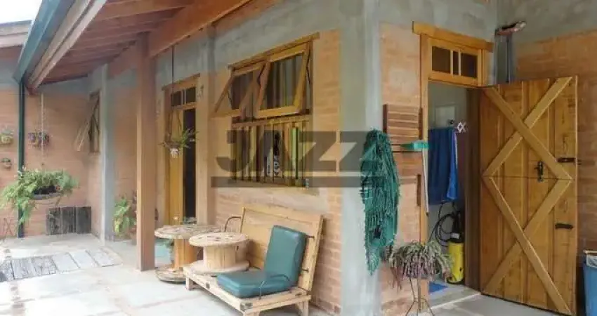 Casa á venda no condomínio colinas do ermitagecom 350m², 2 suítes.