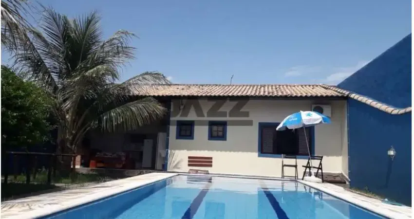Casa espaçosa com piscina à venda no Porto Novo - Caraguatatuba!