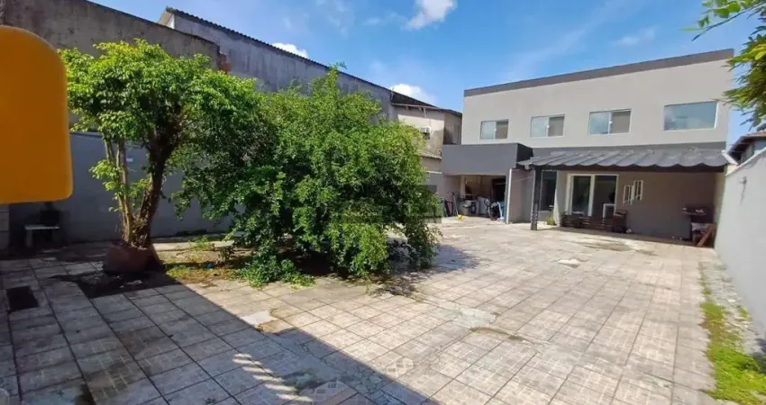 Casa com 3 quartos - 1 suite- reformada- 262m² - quietude - praia grande