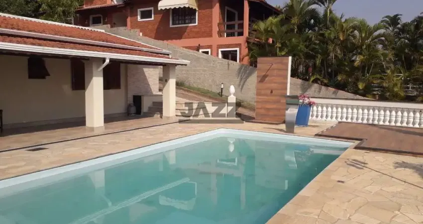 Casa com piscina varanda e área gourmet no condomínio orypaba