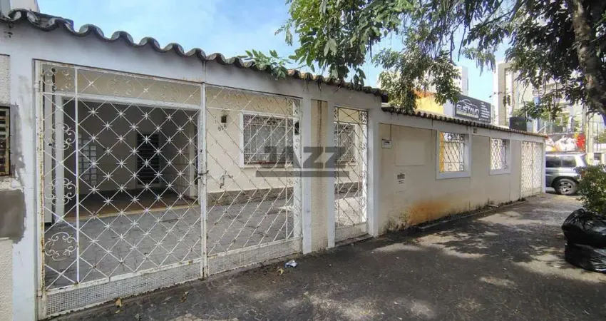 Casa à Venda no Taquaral com 4 Dormitórios e 2 Suítes - Campinas