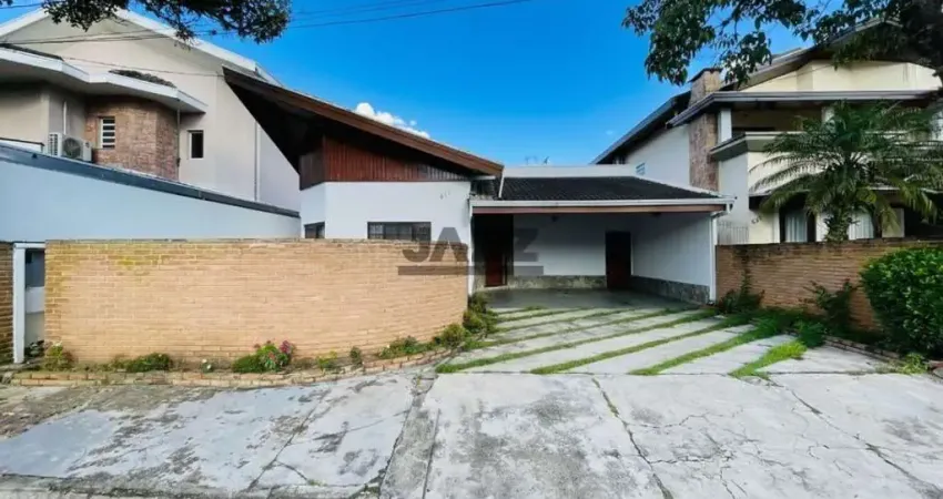 Casa Térrea para Locação no Condomínio Jardim das Colinas | 4 Dormitórios | 360m² de Terreno