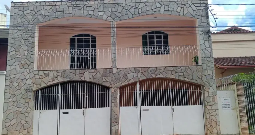 Casa com 3 quartos para alugar na Rua Vereador Juncal, 230, São Sebastião, Conselheiro Lafaiete