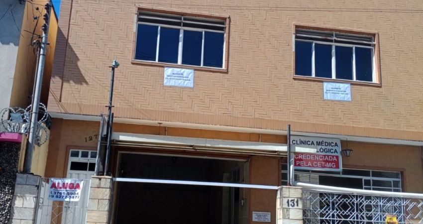 Casa comercial com 1 sala para alugar na Dr. Moreira, 127, São Sebastião, Conselheiro Lafaiete
