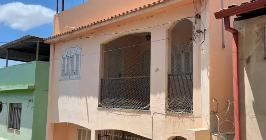 Casa com 3 quartos para alugar na Rua Geraldo Damasceno, 40 A, São Sebastião, Conselheiro Lafaiete