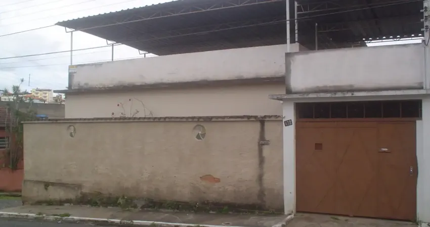 Casa com 3 quartos para alugar na Rua Cataguases, 412, Carijós, Conselheiro Lafaiete