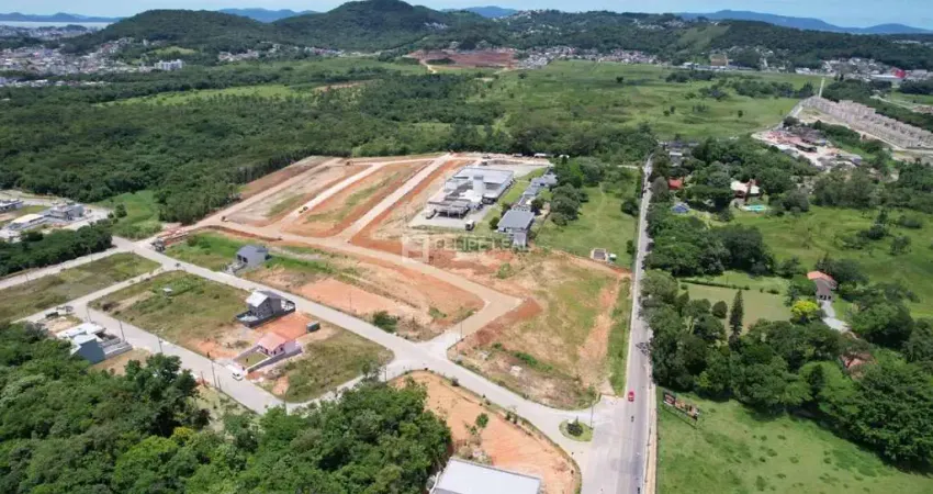 Terreno à venda na Rua Antônio Jovita Duarte, 4252, Forquilhinhas, São José