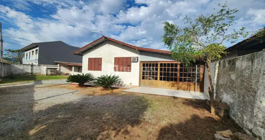 Casa com 2 quartos à venda na Rua Trezentos E Onze, 126, Praia de Fora, Palhoça